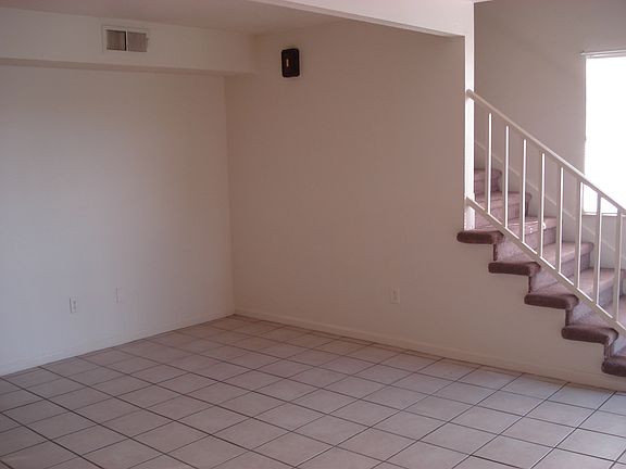 5th image of 2117 N Woodlawn Ave APT D