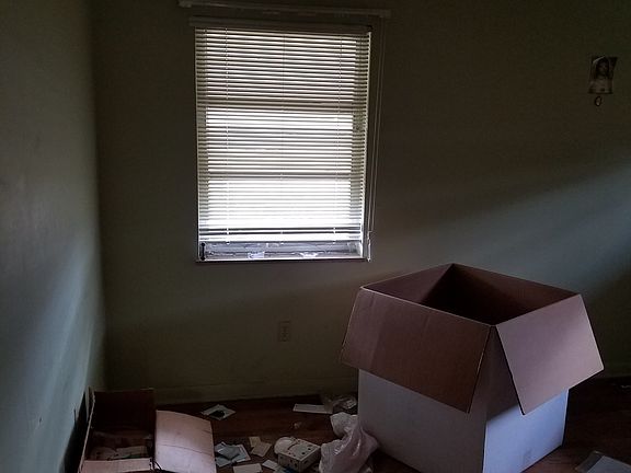 3rd image of 602 N Sherry Dr