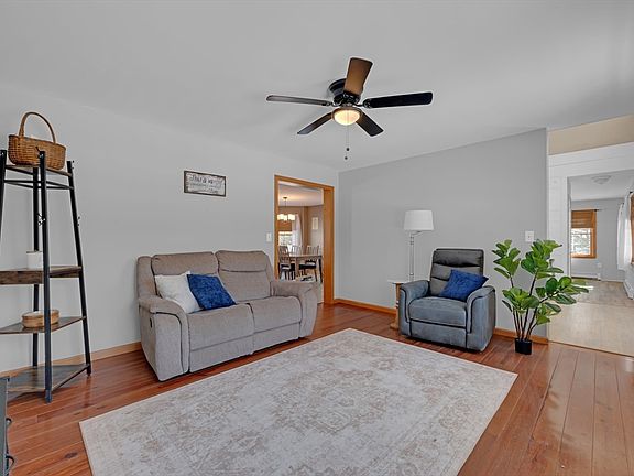 4th image of 80 New Braintree Rd