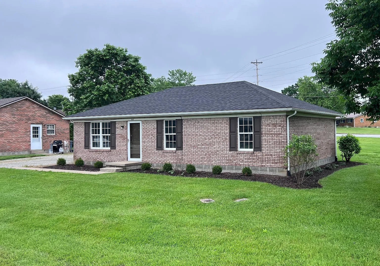 105 Hayden Dr — Photo 1