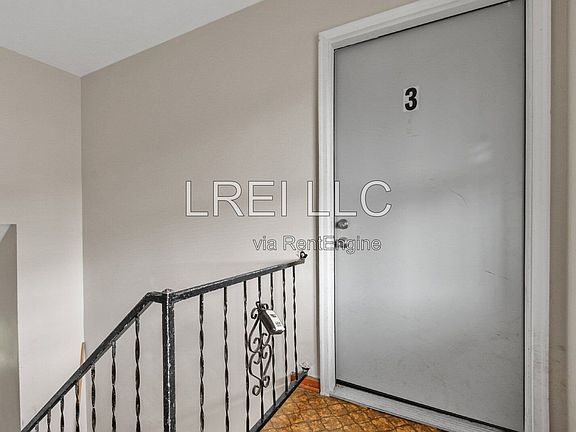 2nd image of 5112 Valiant Dr APT 3