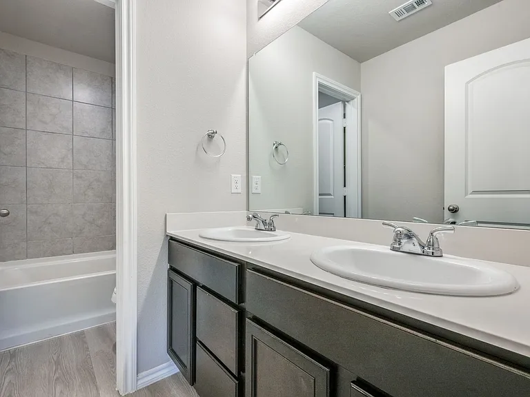 3537 Brentwood Dr — Photo 6