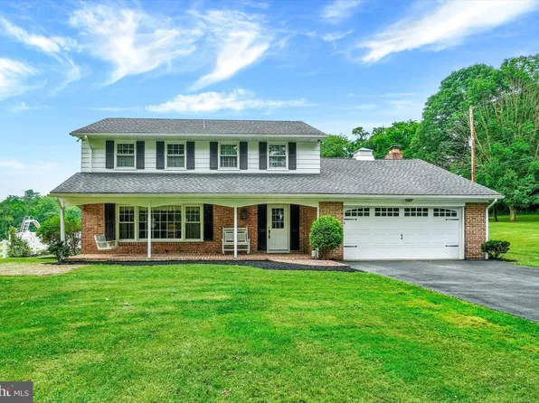 2432 Pine Grove Rd, York, PA 17403