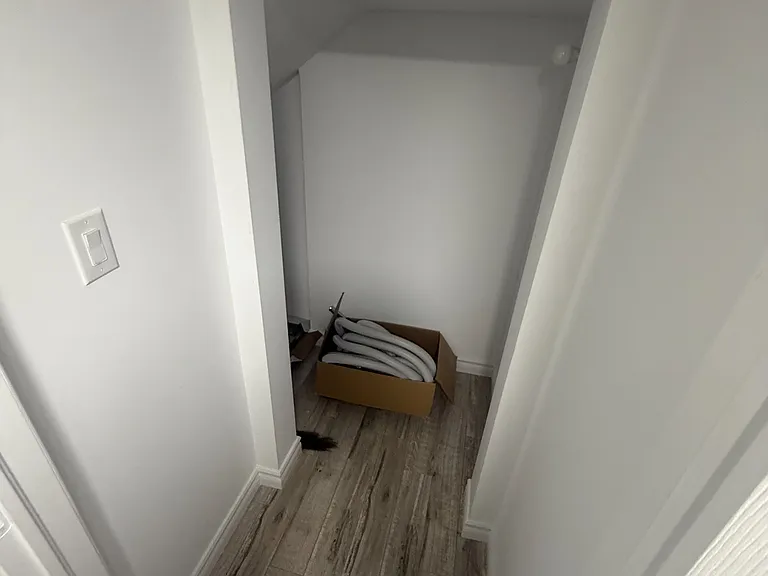 32 Crombie St #BASEMENT — Photo 18