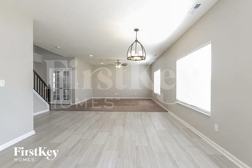 4 bed, 2.5 bath, 2243 sqft, $2,580 — Photo 2