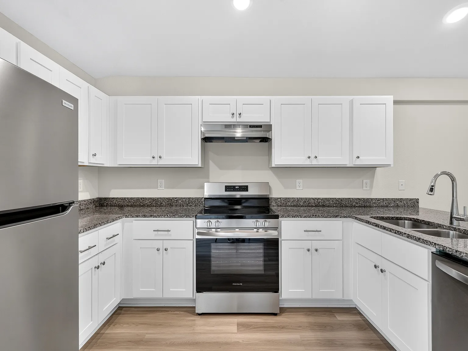 2 bed, 1052 sqft, $1,600 — Photo 3