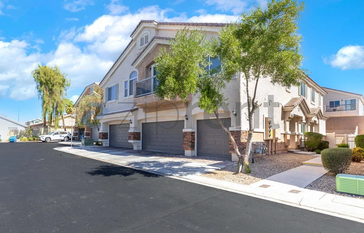 3 bed, 2.5 bath, 1468 sqft, $1,975 — Photo 2