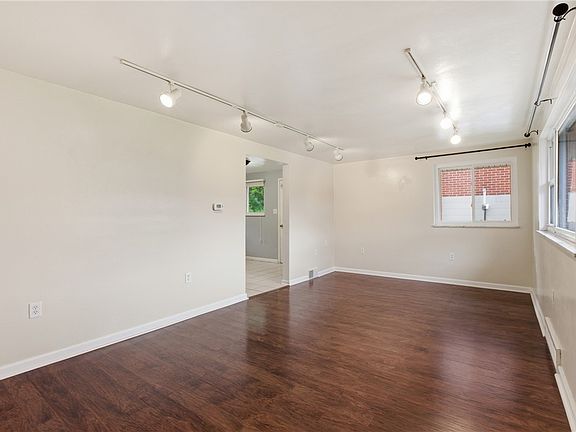 3rd image of 20 Florian Dr