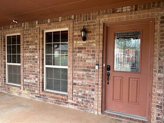 4th image of 16 NE Summerwood Dr