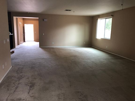 Living/Dining Room Empty
