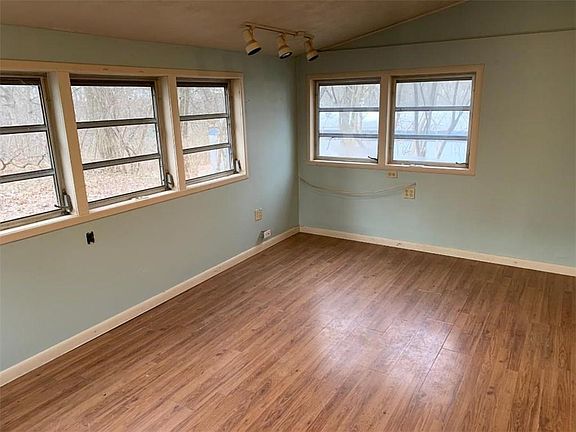 3rd image of 609 Cherry St