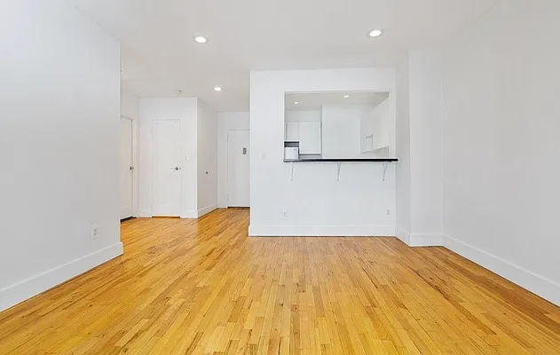 Rented by Mossanen Group | media 14