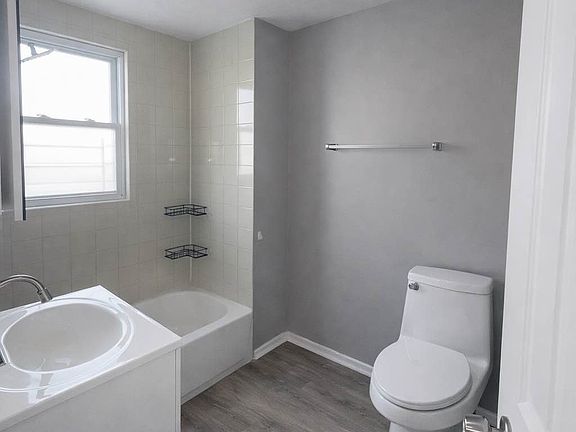 2nd image of 33 Pine St Floor 2