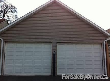 2 Car Garage
						:
						Built in 2008