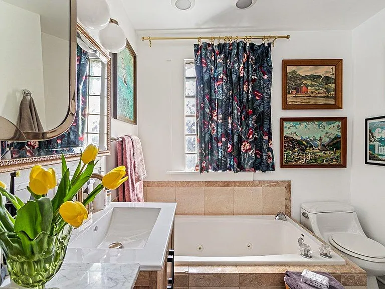 383 Schiller Aly — Photo 22