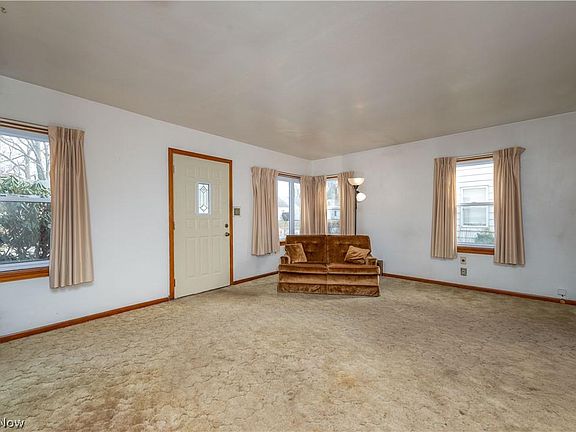 5th image of 2510 Edgebrook Ave