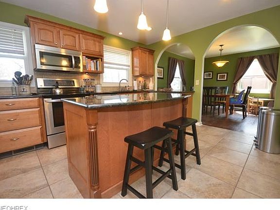 3rd image of 644 Fairwood Dr