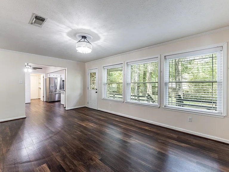 1006 Amesbury Ct — Photo 5