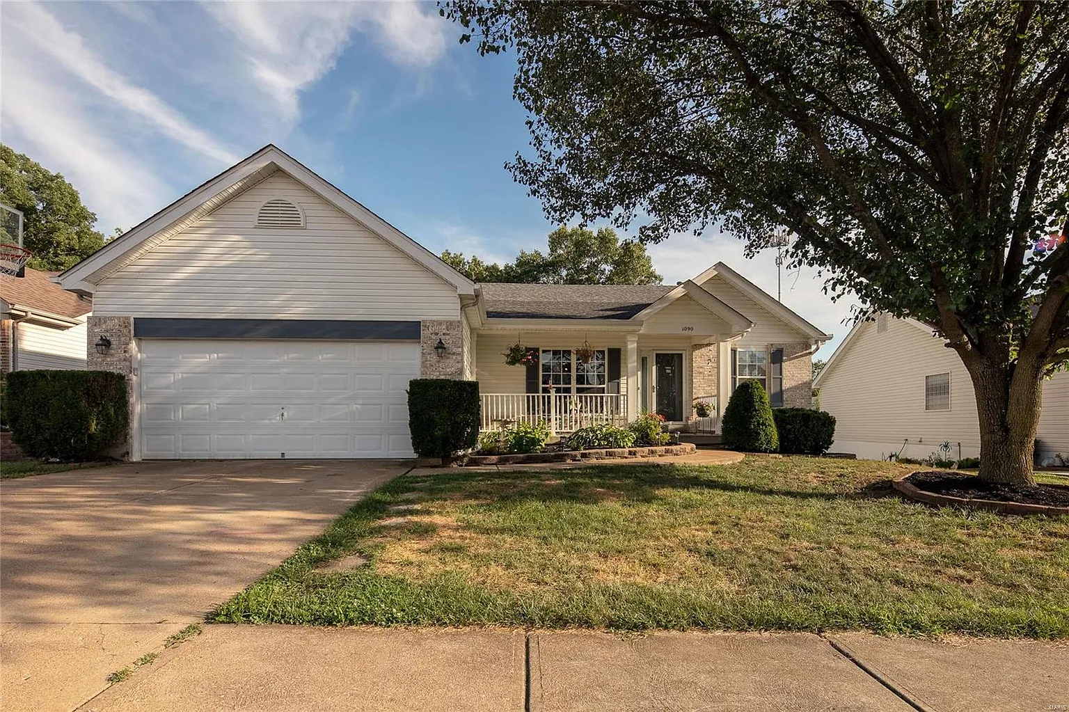 1090 Caleb Dr photo 1