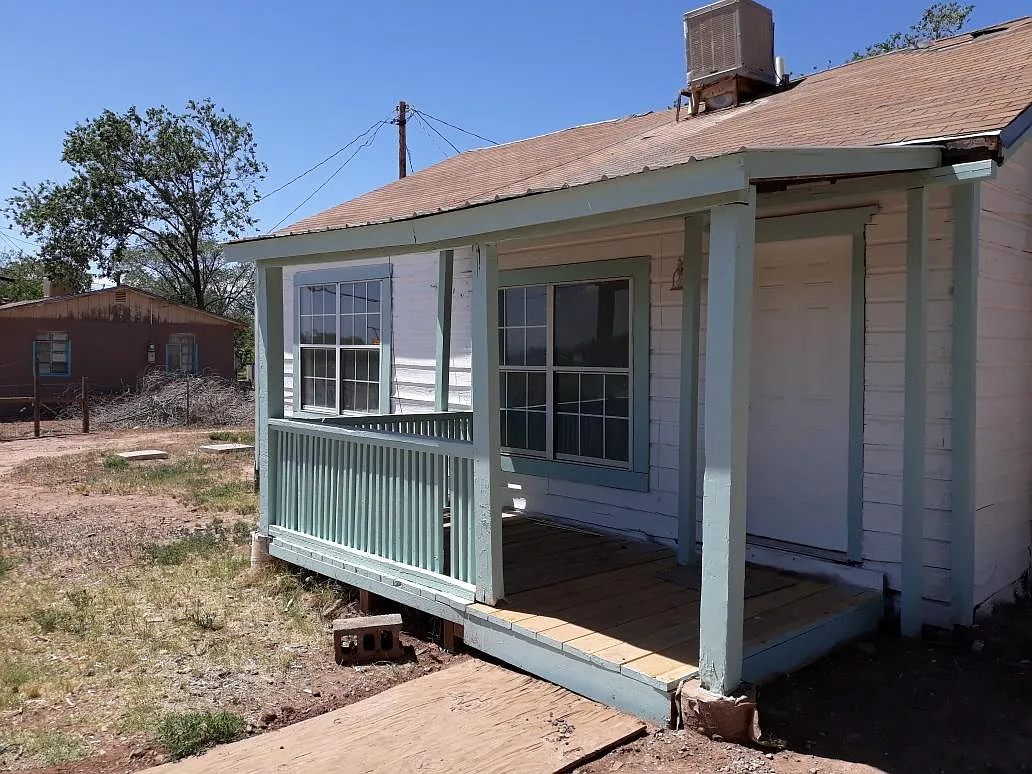 2 bed, 1000 sqft, $899 — Photo 2