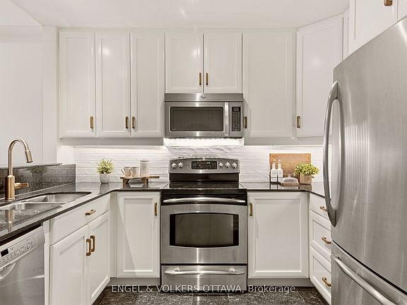 4th image of 320 McLeod St #312