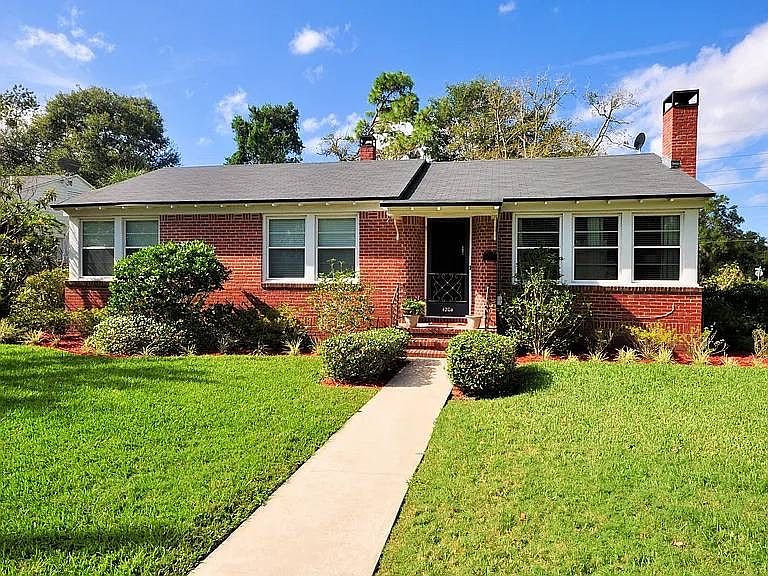 1st image of 4204 Pinewood Ave