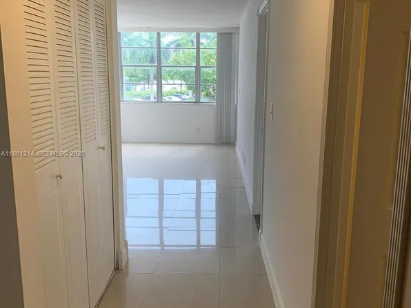 2025 NE 164th St, North Miami Beach, FL 33162