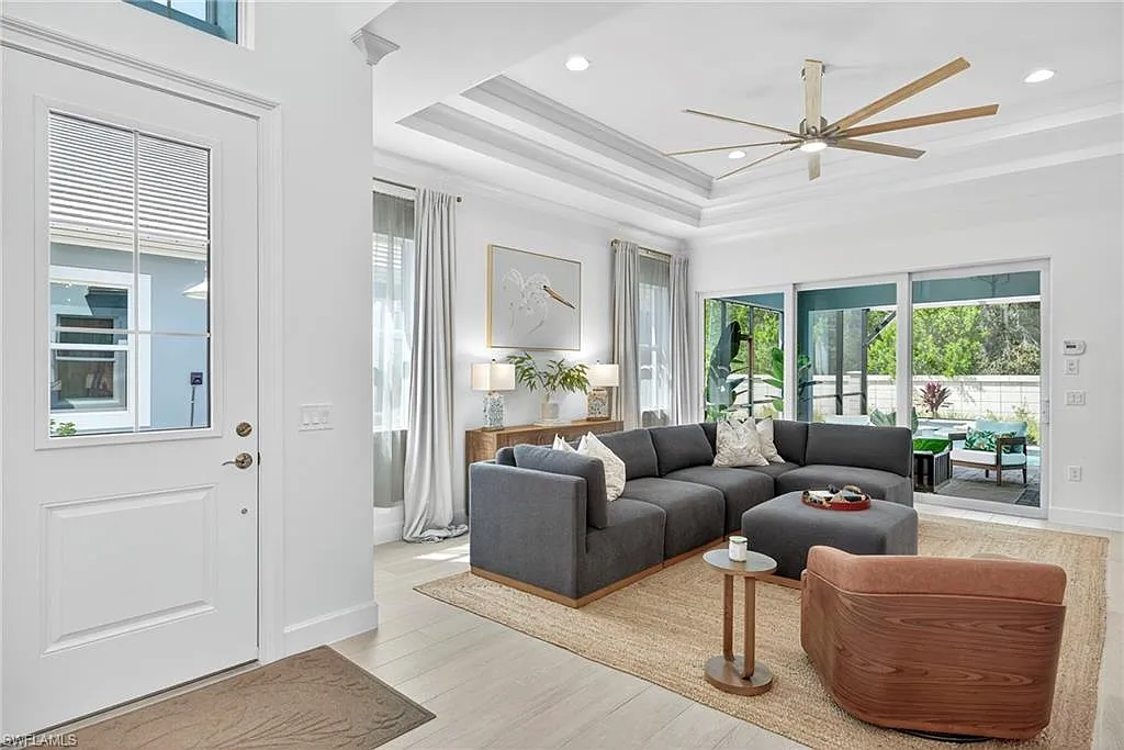 2 bed, 2.0 bath, 1560 sqft, $10,000 — Photo 2
