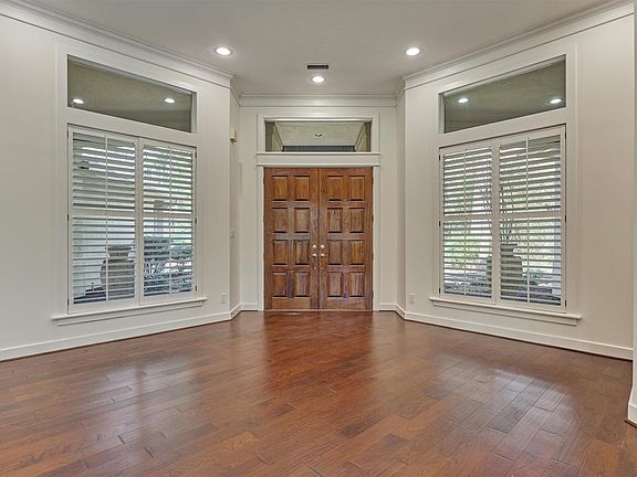 4th image of 43 Meadow Brook Pl