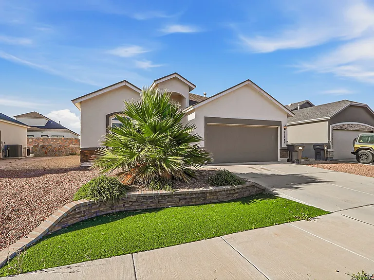 13745 Lago Vista Ave — Photo 3