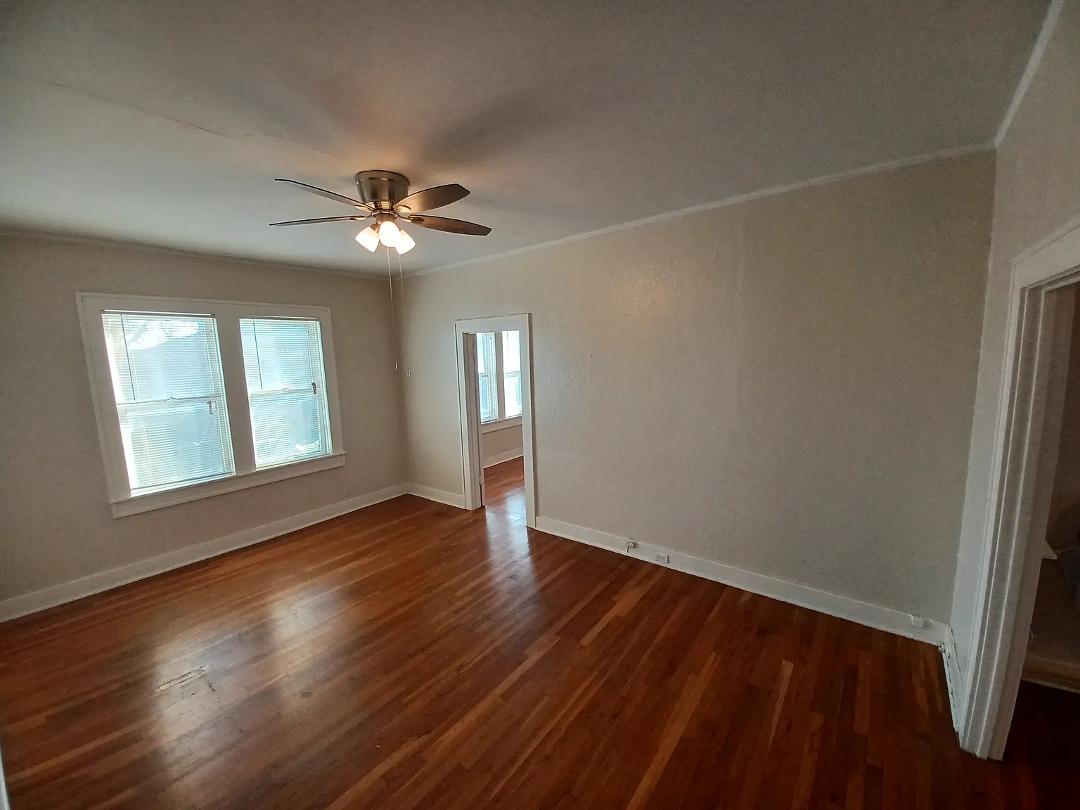 127 W Magnolia — Photo 4