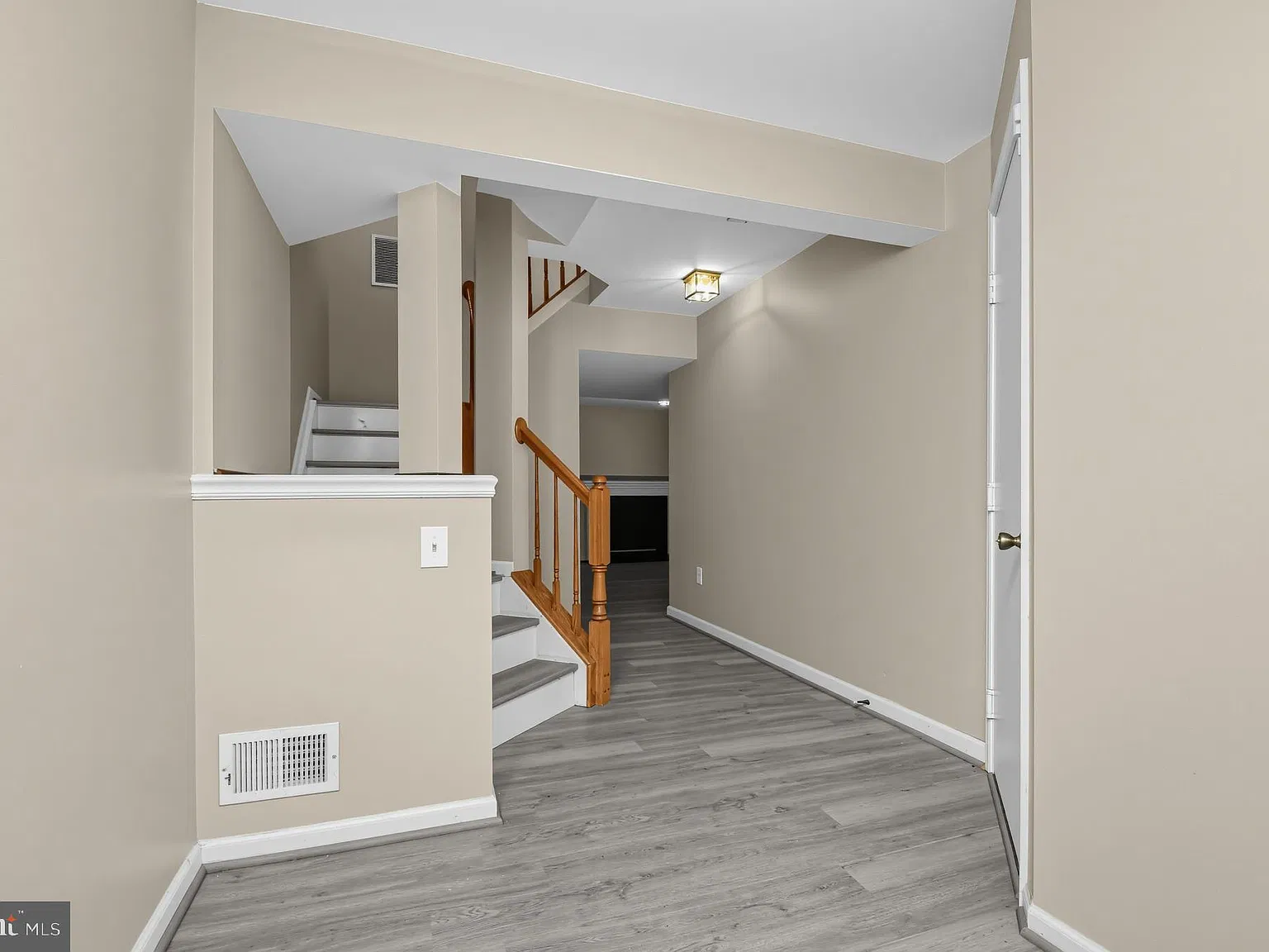3 bed, 3.5 bath, 2036 sqft, $3,000 — Photo 4