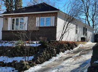 E1647 Grandview Rd, Waupaca, WI 54981