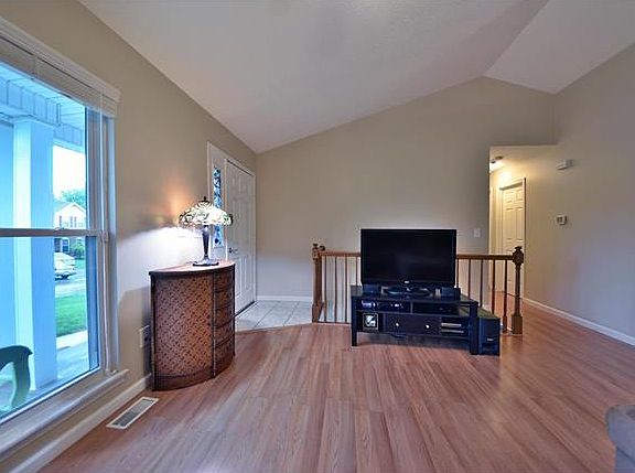 3rd image of 4580 Clearbrook Dr