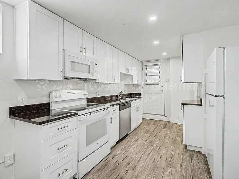 4205 S Lincoln St — Photo 9