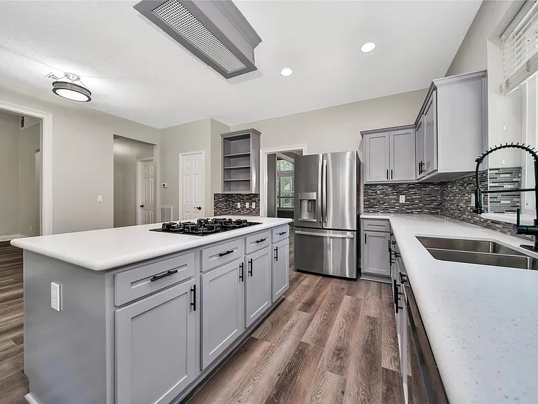 11 Windledge Pl — Photo 9