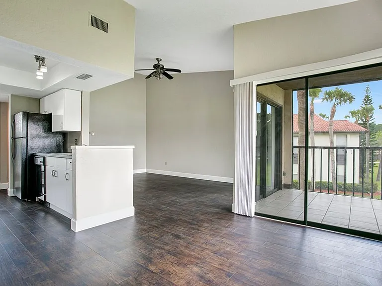 1346 Stearman Ct #16 — Photo 6