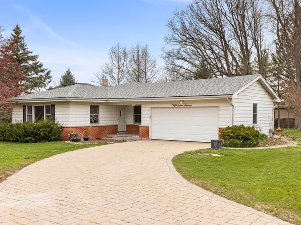 5716 Kingston Ave, Lisle, IL 60532