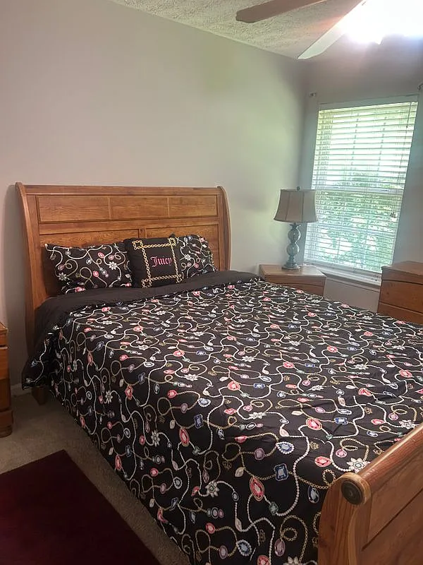 2 bed, 1.0 bath, 2418 sqft, $1,500 — Photo 1