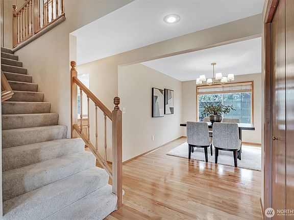 5th image of 3734 Braeburn Drive NE