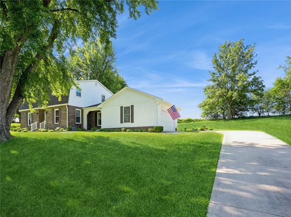 1221 S 20th Ave W, Newton, IA 50208