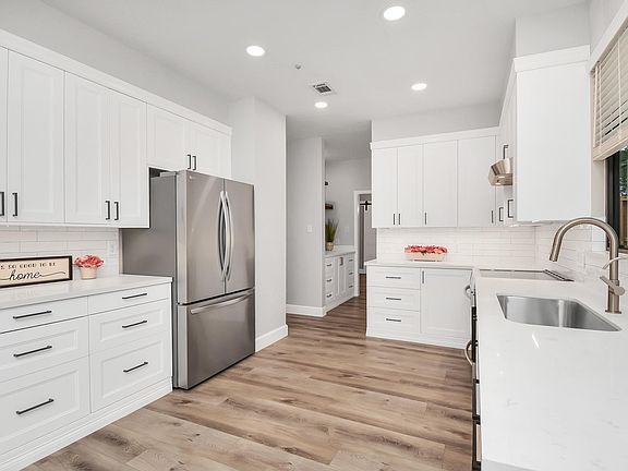 5th image of 2622 Glen Haven Blvd