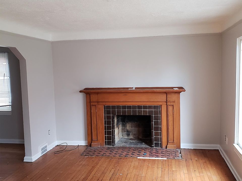 2nd image of 10637 Lakepointe St