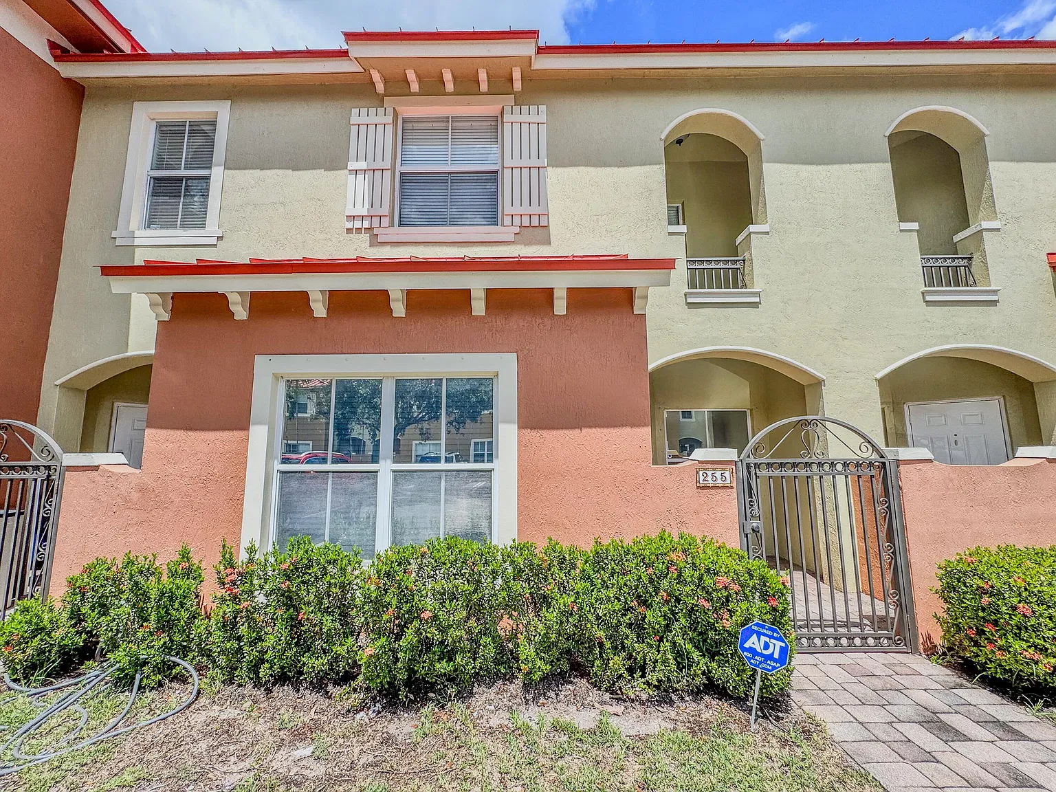 2 bed, 2.5 bath, 1523 sqft, $2,350 — Photo 2