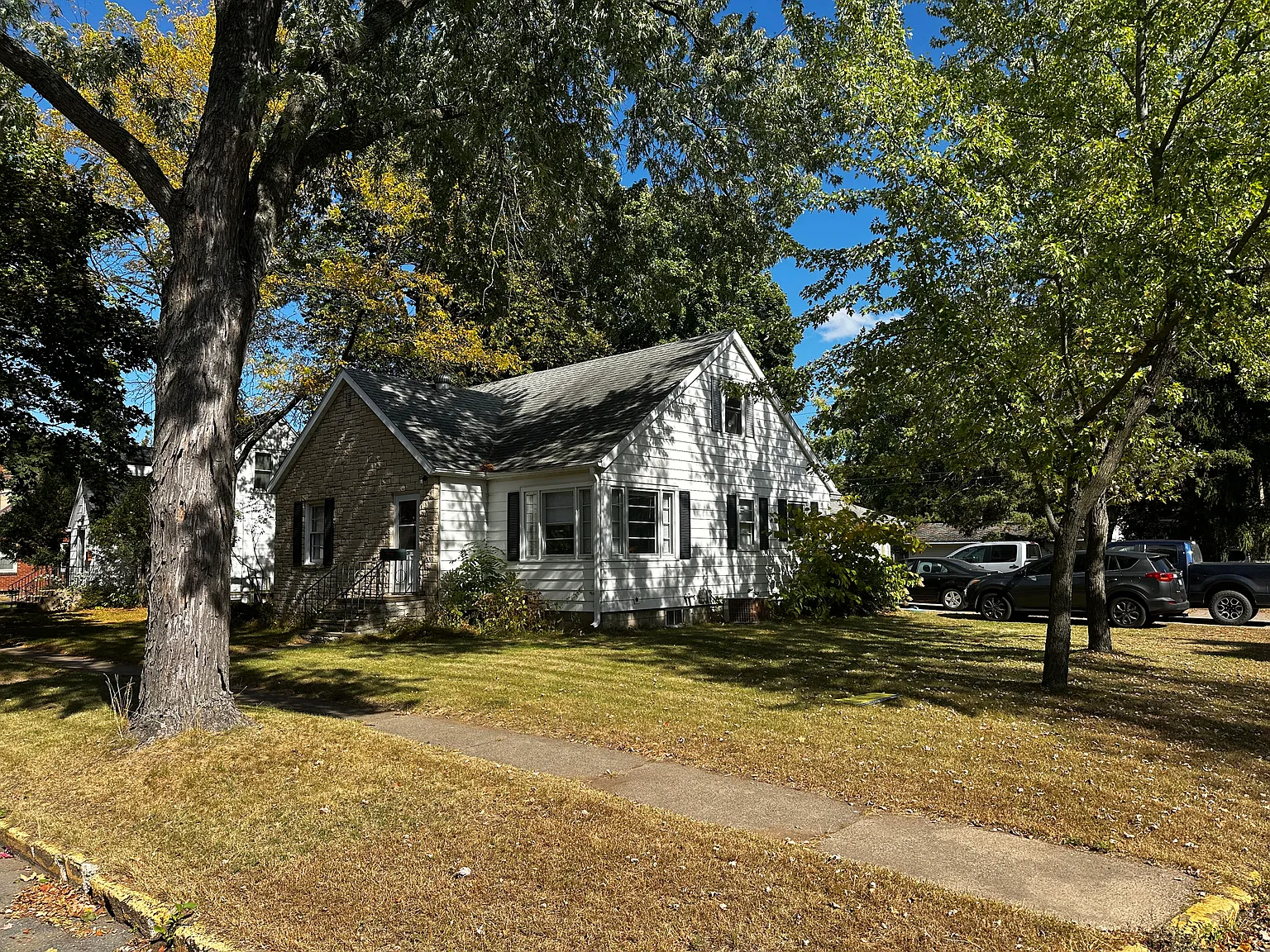 6 bed, 1519 sqft, $2,000 — Photo 2