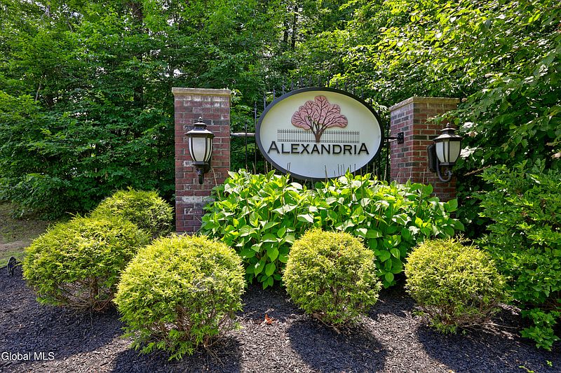 3rd image of 30 Greenbrier Way