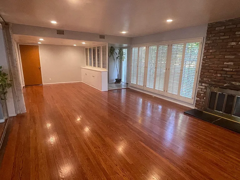 1085 Riviera Dr — Photo 26