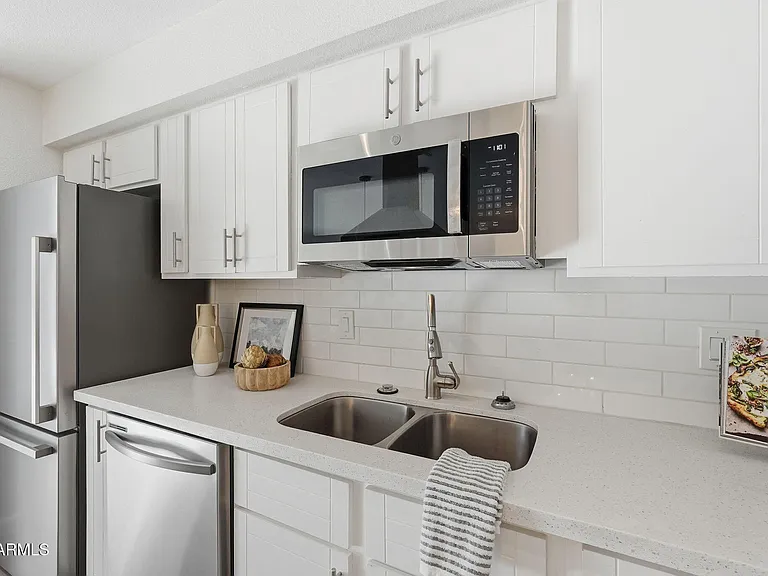 8725 E Coronado Rd — Photo 16