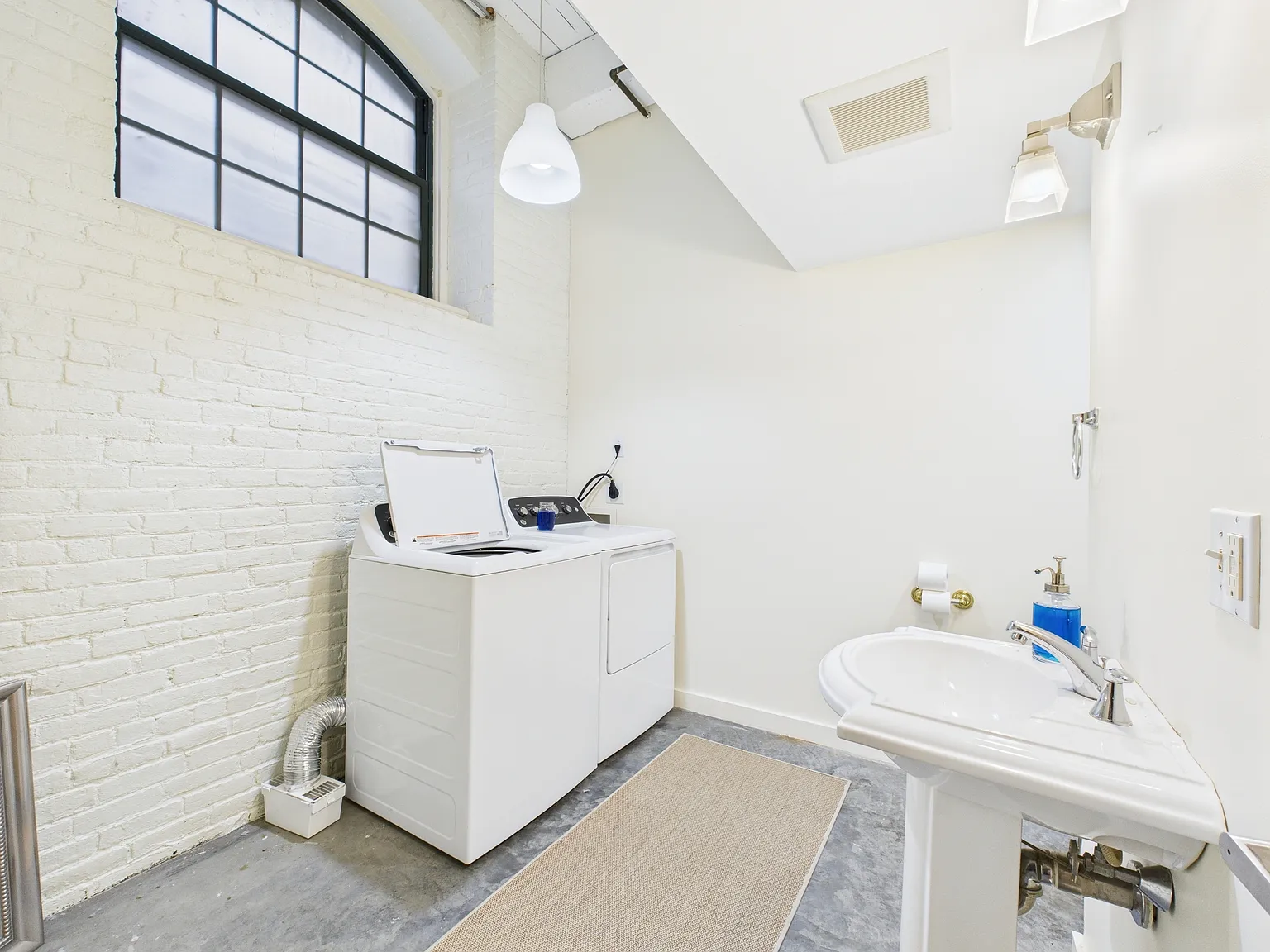 28 Bayley Street - 1 — Photo 4