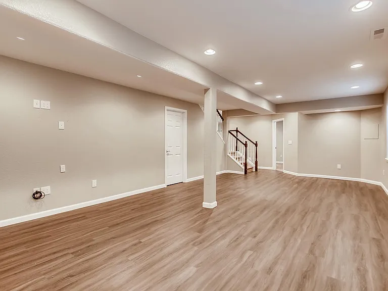 7604 S Quemoy St — Photo 22